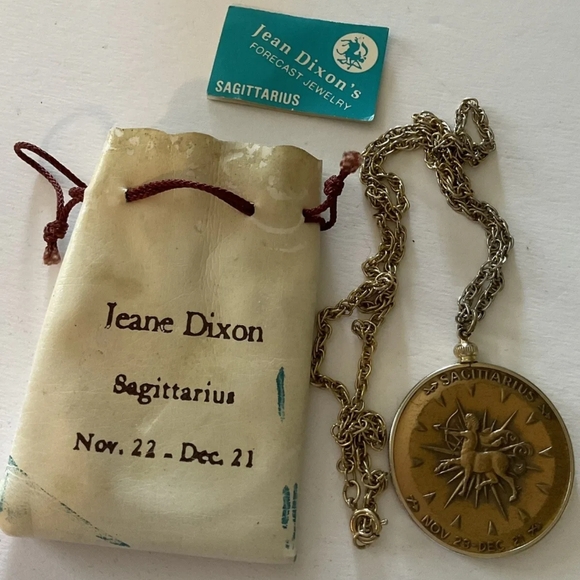JEANE DIXON Sagittarius medallion gold tone necklace VINTAGE ESTATE JEWELRY - Picture 6 of 6